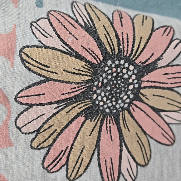 LOVE IN FAITH. I'm Just Out Here Trusting God. Ladies t-shirt. Size L. Like New! - Picture 10 of 12